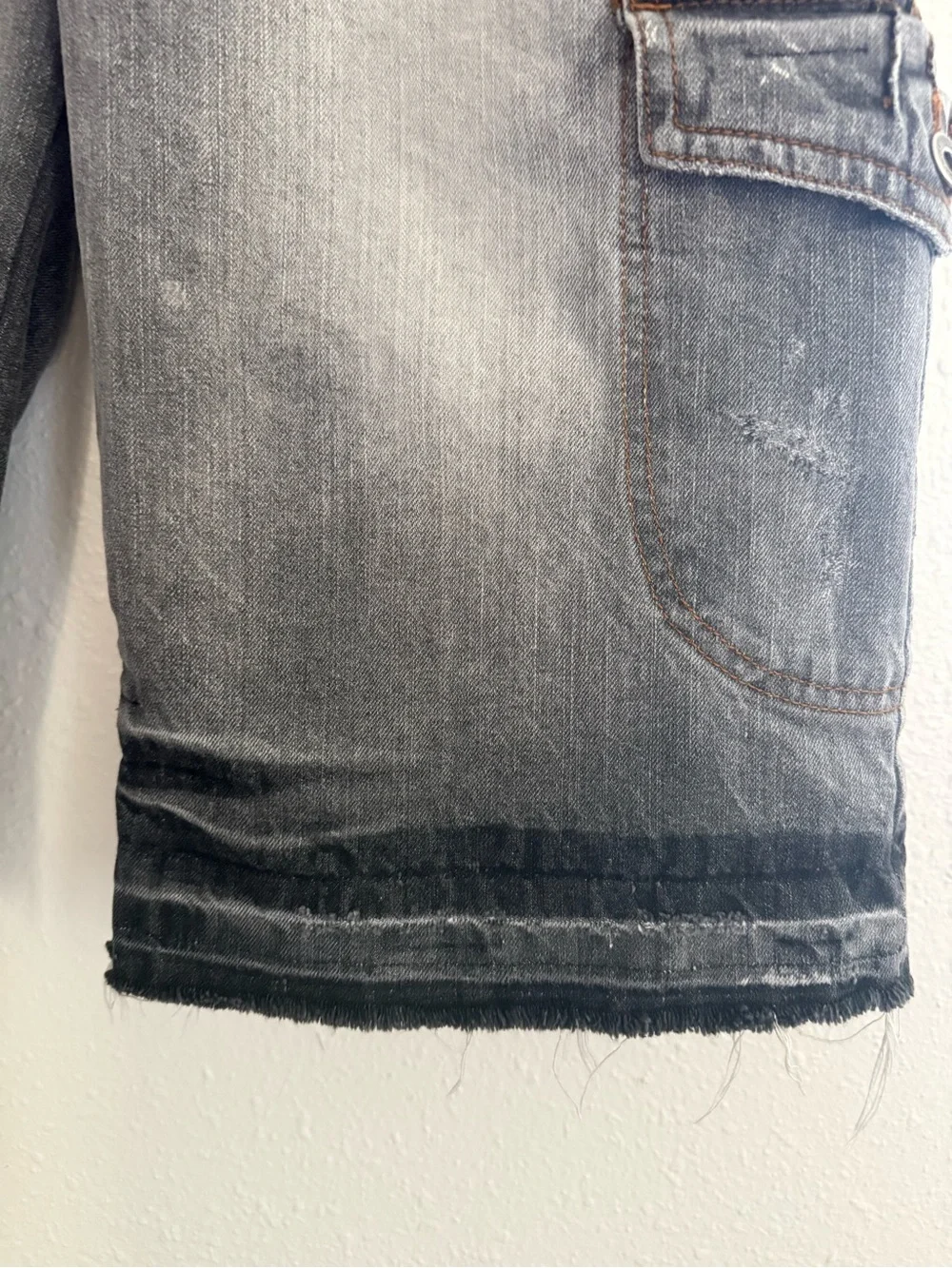 D&G Dolce & Gabbana Size 48 Y2K Distressed Cargo Denim Shorts